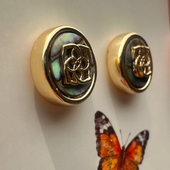 🐚💚✨ Kendra Scott Stamped Dira Studs in gold/abalone - Picture 2 of 3